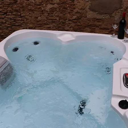 Holiday home Spa, Elegance Et Charme Au Coeur Des Vignes - Piscine&spa Decoration Artisanale